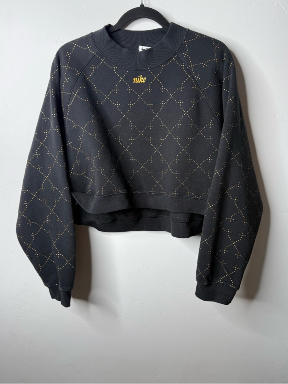 Nike Therma-fit Women’s Cropped Novelty Fleece Crew Sweatshirt Size Large